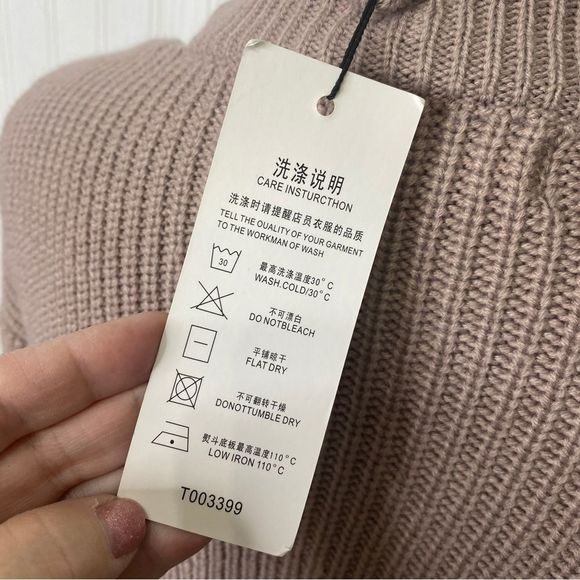 De
Rong Huang Pink Sweater with open neckline and Zippers - Picture 7 of 7